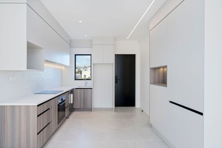 Stylish 3-Bedroom Home with Study - Photo 5