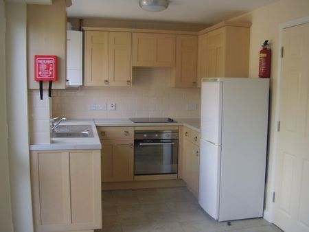 Four Bedroom Student Property Fully Refurbished - Photo 5