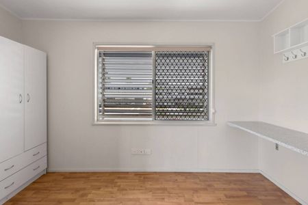 3 BEDROOM HOME, CLOSE TO EVERYTHING! - Photo 5