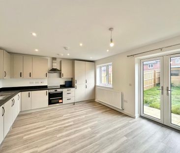 4 bedroom end of terrace house to rent - Photo 2