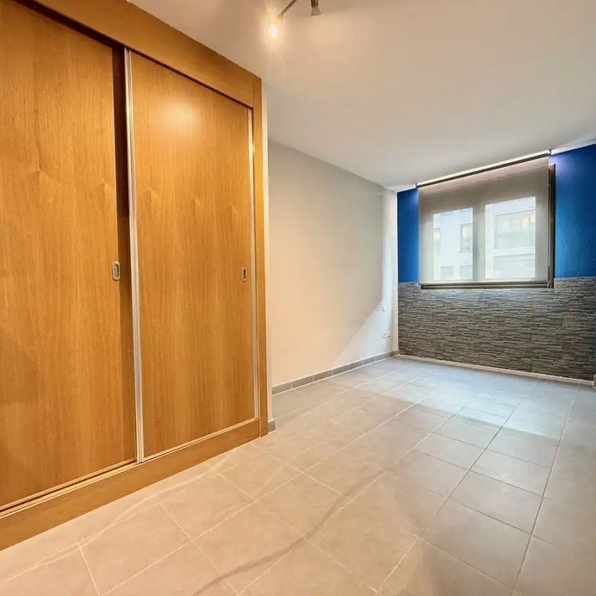 Piso de alquiler en Calle de la Amistad, Norte - Photo 1