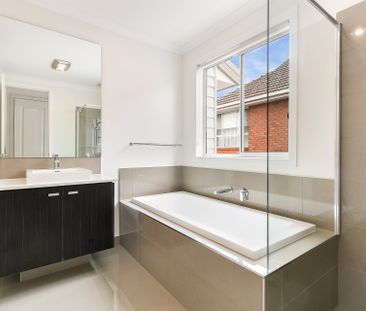 5A Grandview Terrace, Kew VIC 3101 - Townhouse For Rent | Domain - Photo 6