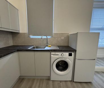 2 bedroom semi-detached house to rent - Photo 2