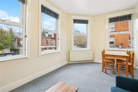 A spacious one double bedroom apartment with open plan kitchen/reception room - Photo 3