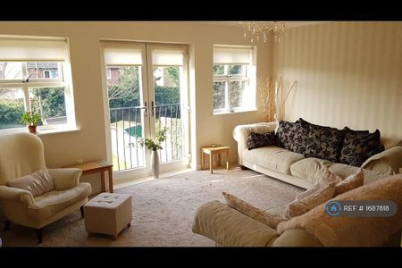 3 bedroom flat to rent - Photo 4