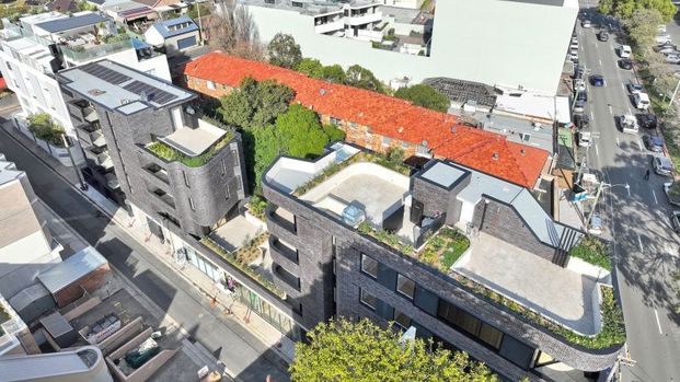 Near New One-Bed in Heart of Maroubra - Photo 1