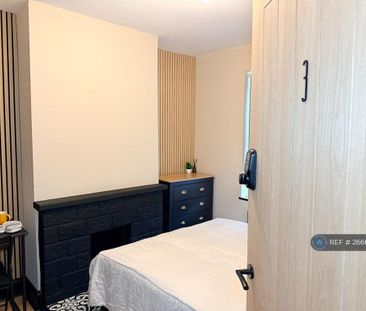 1 bedroom in a house share to rent - Photo 4