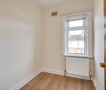 28 Sunnyside Drive, Belfast, BT7 3DX - Photo 3