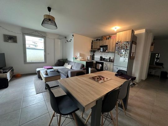 Location Appartement 3 pièces 62m² BONNEVILLE 74130 - Photo 1