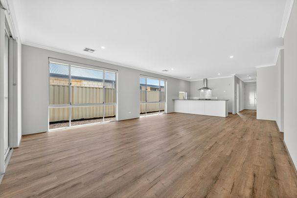 Coastal Living Meets Modern Comfort. - Photo 1