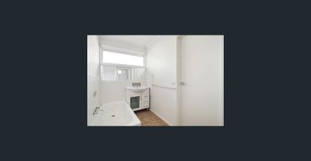 Family home in great location - Photo 4