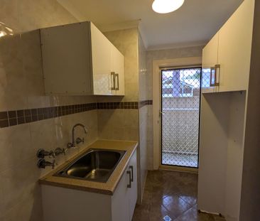 Large and Well Presented Family Home. - Photo 4