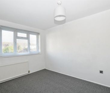 3 bedroom end of terrace house to rent - Photo 4