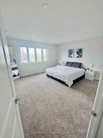 Detached Home For Lease | X8434404 - Photo 4