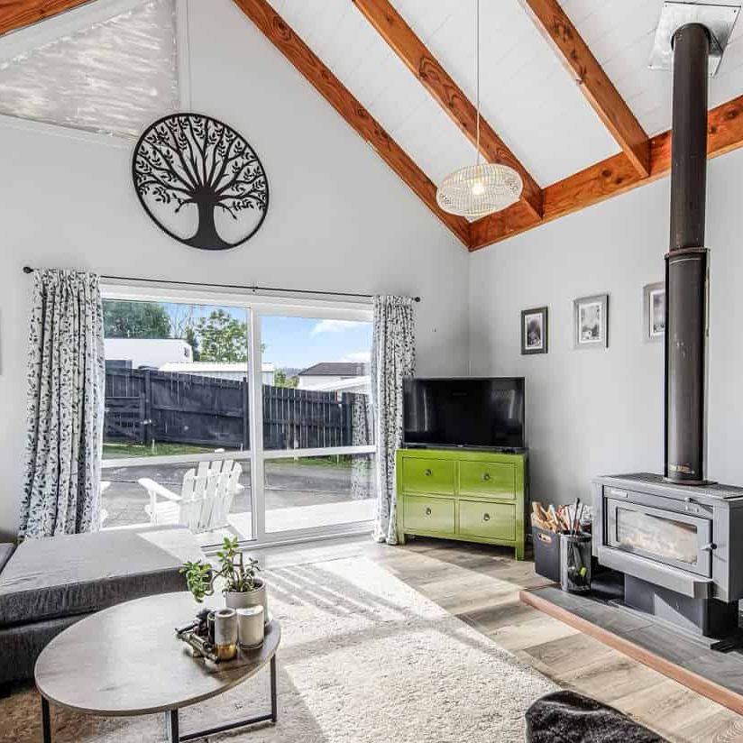 Spacious 4 bedroom house in Greenhithe - Photo 1