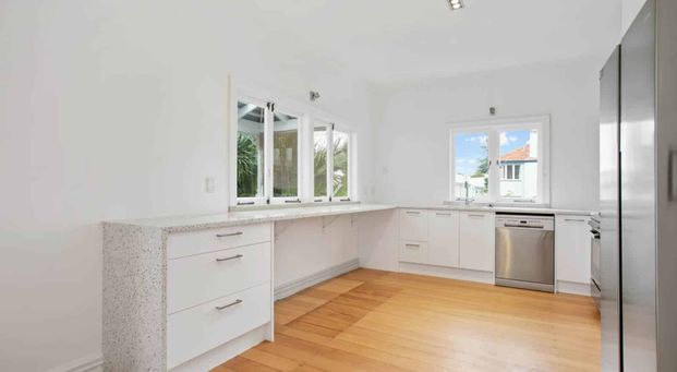 Beautifully Updated Villa in Herne Bay - Photo 1