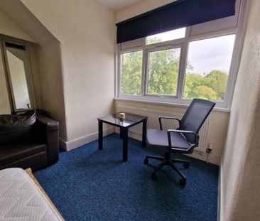 1 bedroom in a house share to rent - Photo 2
