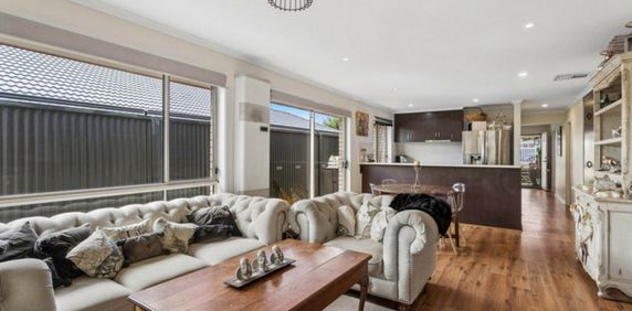 Beautiful Family Home - Photo 2