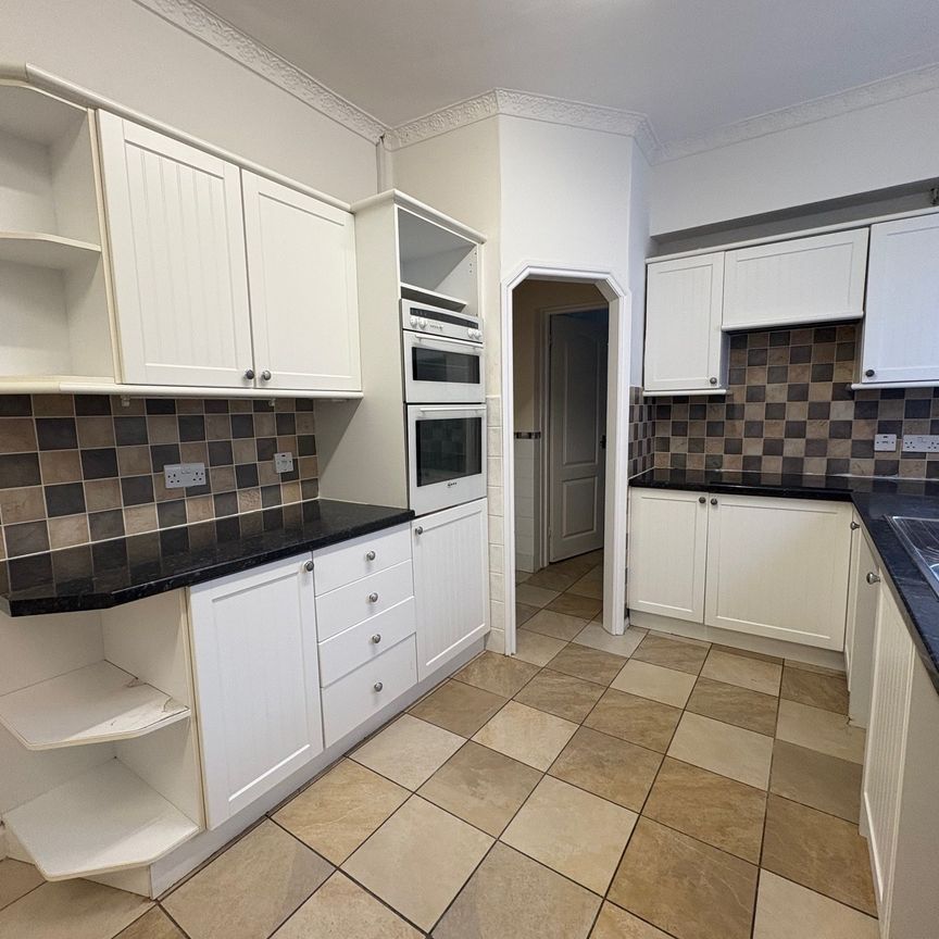 St James park road, Northampton - Photo 1