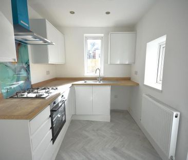 2 bedroom terraced house to rent - Photo 4