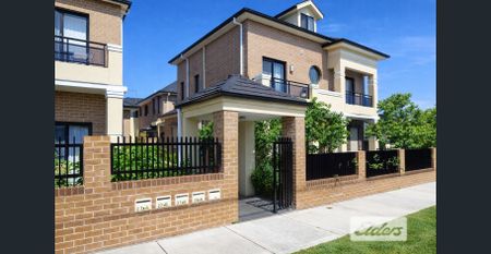Modern 3-Bedroom Brick Townhouse with Double Lock-Up Garage - Photo 2