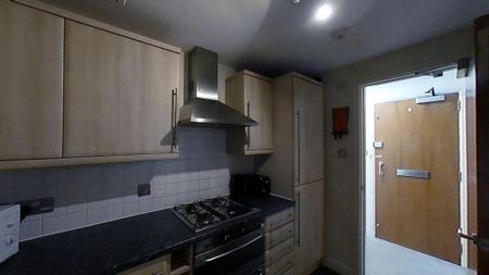 2 bedroom flat to rent - Photo 3