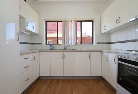 Three Bedroom Home - Photo 4