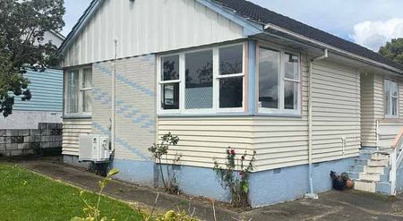 Large 3 Bedroom Home - Photo 5