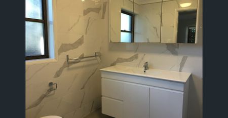 Spacious Villa | Prime Location - Photo 5