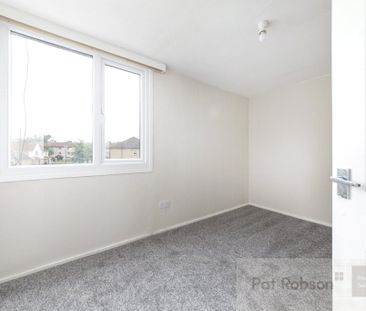 Chesters Avenue, Newcastle Upon Tyne - Photo 5