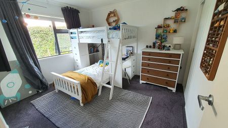 Modern 3 Bedroom 2 Bathroom With Room For the Boat - Photo 4