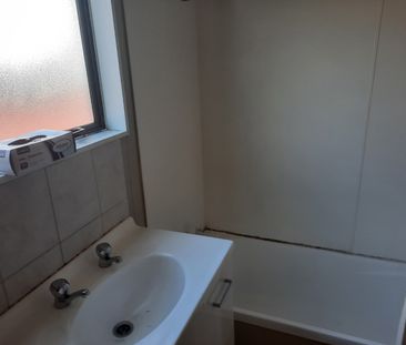Two weeks rent free - Three Bedroom Home - Photo 6