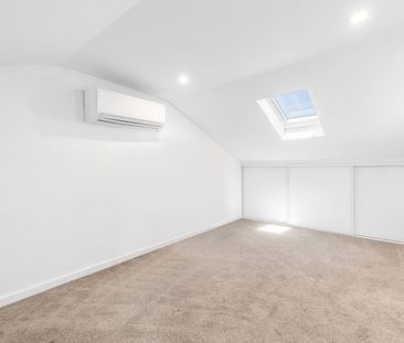 New York Loft Style Warehouse Conversion - Photo 5