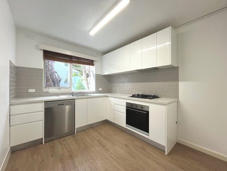 Modern Comfort and Convenience in the Heart of Hawthorn East - Photo 4