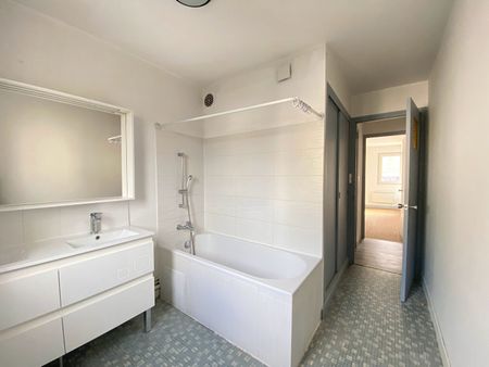 Location Appartement 4 pièces 103m² - Photo 3