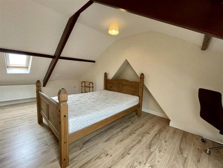 3 bedroom flat to rent - Photo 3