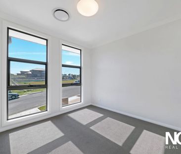 Four Bedroom Double Storey Family Home In Quiet Street - Photo 4