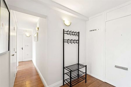 A newly decorated 3 double bedroom flat - Photo 4