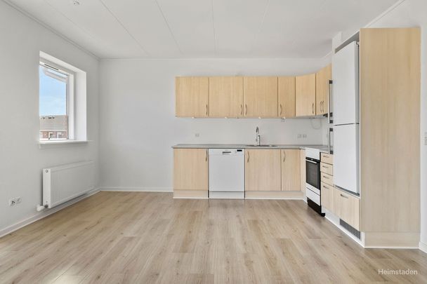 Lys 3-værelses lejlighed i Vestbjerg fra 2008 - Photo 1