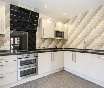 2 bedroom Flat To Let - Photo 4
