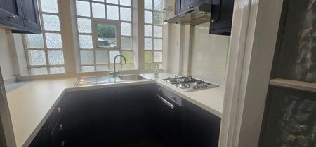 3 Bed - Flat 7, Gledhow Hall, Roundhay, Leeds - LS8 1PG - Student/Professional - Photo 5