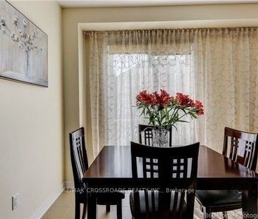 For Lease - 205 Laker Court, Newmarket, Ontario - Photo 3