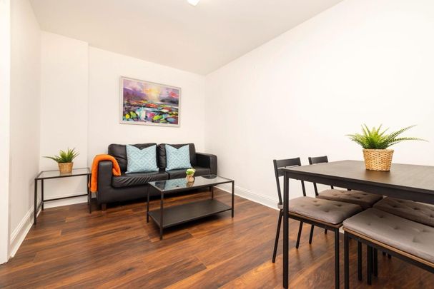 2 Bed Flat, Drummond Street, EH8 - Photo 1