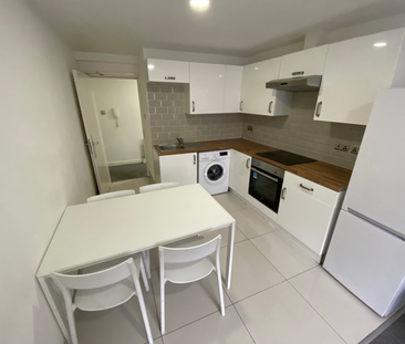 Flat 14, Samara Plaza, Room 1, LS2 9DU, Leeds - Photo 2