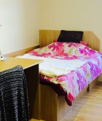 3 Bed - Flat 2, 203 Belle Vue Road, Headingley, Leeds - LS3 1HG - Student - Photo 1