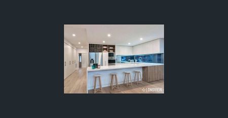 Stylish Family Sanctuary Steps from Glenferrie Road & Kew Junction - Photo 2