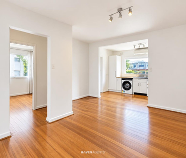 BRIGHT AND SPACIOUS ONE BEDROOM APARTMENT IN EXCELLENT POSITION | H... - Photo 6