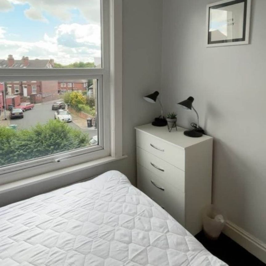 Knowle Terrace (room 3), Burley, Leeds - Photo 1