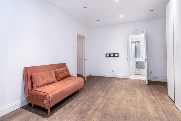 Studio to rent - Photo 1