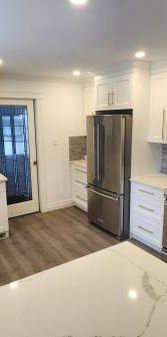 Beautifully Renovated 2 bedroom, 1 bath Upper Suite - Photo 1